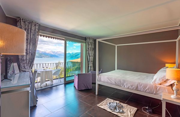 Classic room lake view