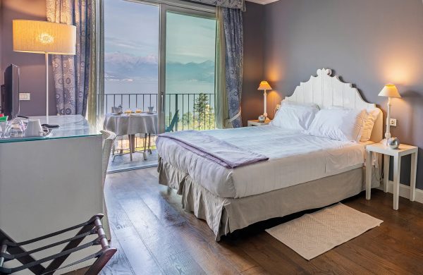 Classic room lake view